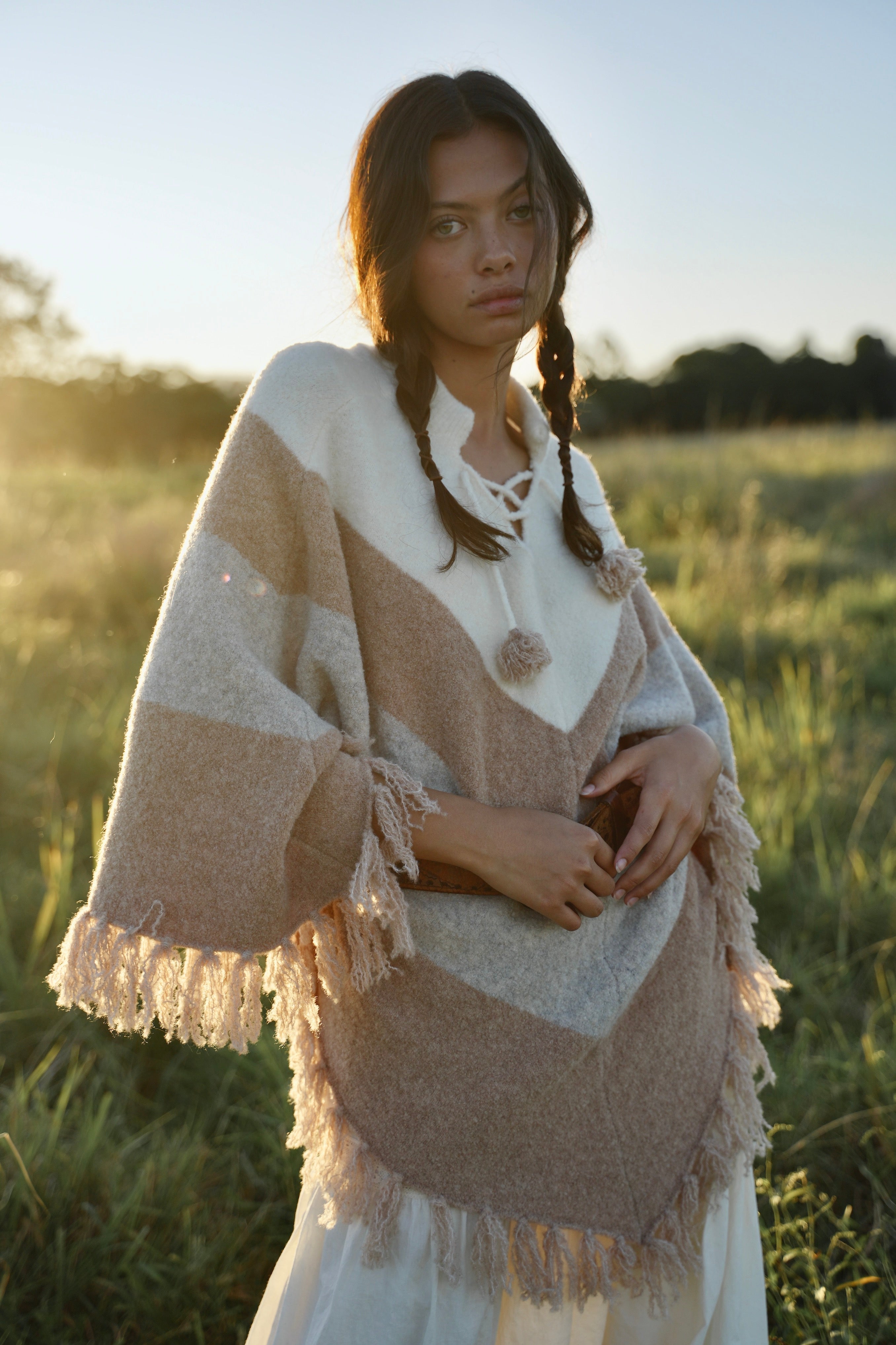 maison de dolce新品■teddy poncho：テディポンチョ Monterey Poncho – Golden Brown The Label